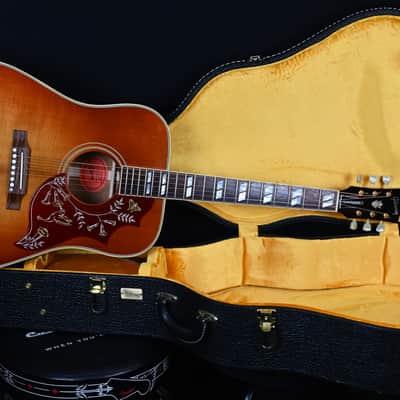 Gibson Custom Shop Historic 1960 Hummingbird with Fixed Bridge from 2021 in Heritage Cherry Sunburst with original case image 11