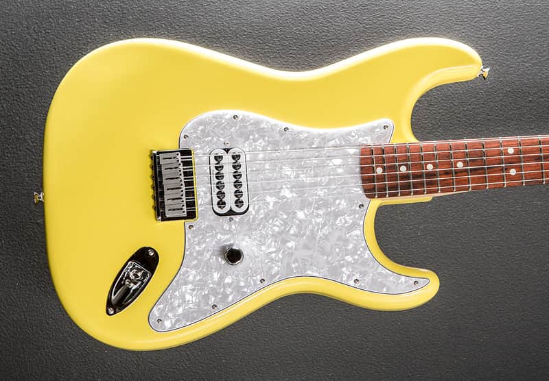 Fender Limited Edition Tom DeLonge Strat '23