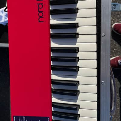 *INCLUDES EXTRAS* Nord Lead 2 49-Key 12-Voice Polyphonic Synthesizer image 4