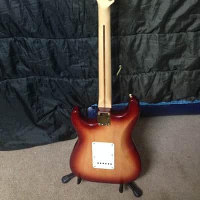 Fender Deluxe Series MIM Special Edition Stratocaster 2006 Cherryburst image 4