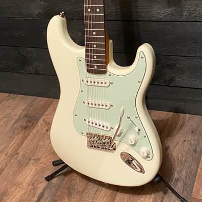 Fender Squier Classic Vibe '60s Stratocaster White Electric Guitar image 5