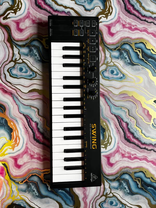 Behringer SWING 32-Key USB MIDI Controller Keyboard / Sequencer