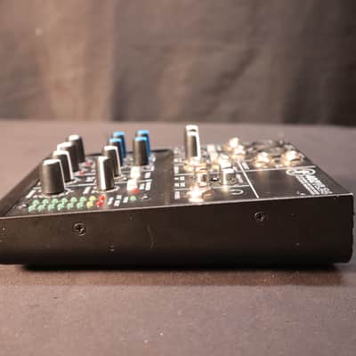 Mackie 402VLZ4 4-Channel Mic / Line Mixer 2014 - Present - Black image 5