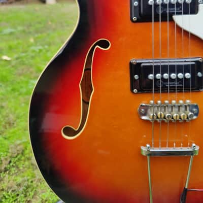 Mosrite Celebrity III 1965-1967 - Sunburst image 5