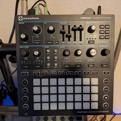Novation Circuit Mono Station Paraphonic Synthesizer 2017 - 2021 - Black