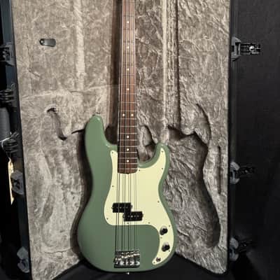 2017 Fender American Professional Precision Bass image 1