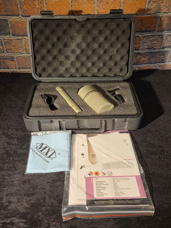 MXL 990 / 991 Condenser Microphone Kit w/ Carrying Case & Mic Clips image 1