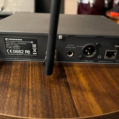 Sennheiser EW 300 G3 wireless headset microphone 2008- 2010 - Silver/ black image 4