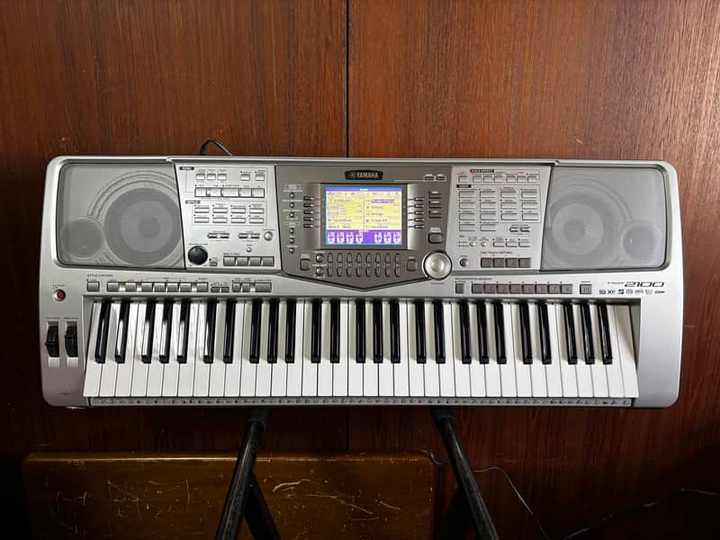 Yamaha PSR-2100 61-key PORTATONE Electric Keyboard w/ bag power