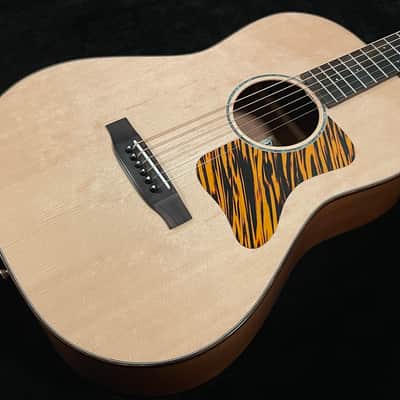 Pono DS-20 12-fret Slothead Bearclaw Sitka Spruce / Mahogany - 1 3/4" nut Natural image 2