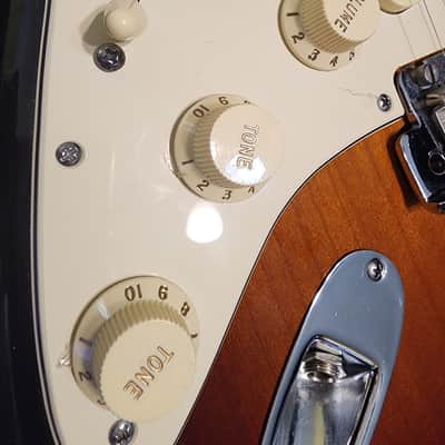 Fender American Standard Stratocaster, Left handed - 3-color Sunburst, Maple Fingerboard 2014 image 19