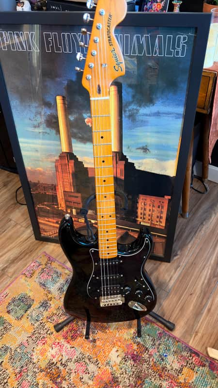 Squier Classic Vibe '70s Stratocaster HSS with Maple Fretboard 2019 - Present - Black with case image 1