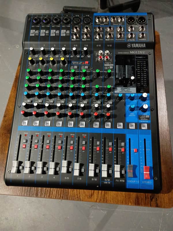 Yamaha MG12XU 12-Channel Analog Mixer 2016 - Present - Black image 1