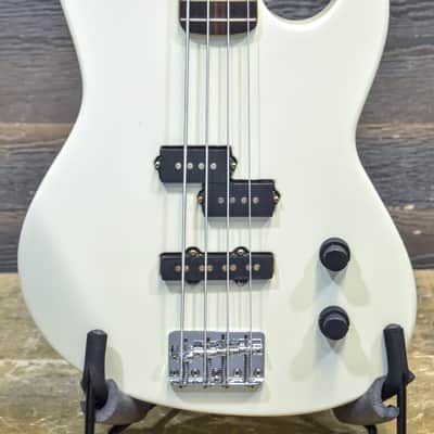 1991 Fender Prodigy Bass Active Preamp Arctic White El. Bass w/ Case - #N1008055 image 2