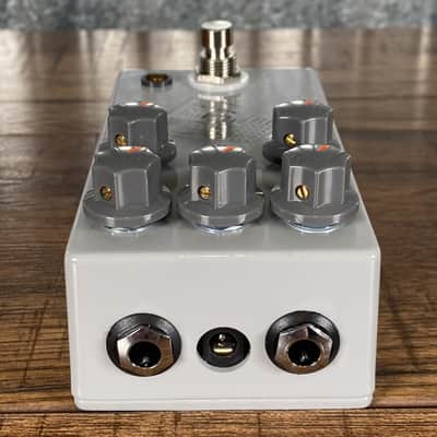 JHS Pedals 424 Lo-Fi Preamp Distortion Overdrive Guitar Effect Pedal image 4