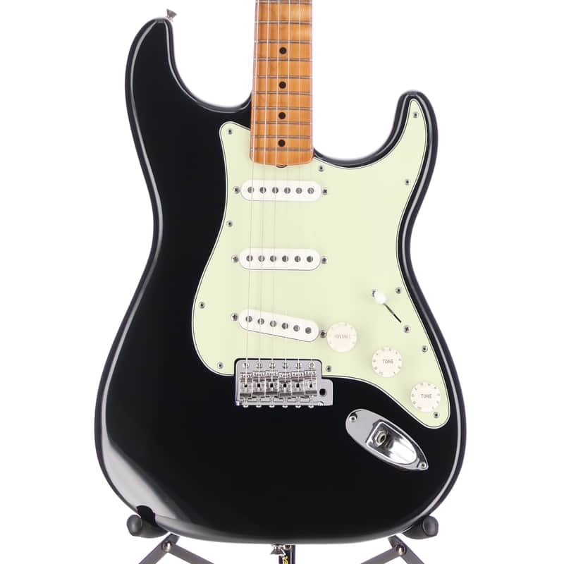 Fender Certified Pre-Owned Vintera® II Road Worn® '60s Stratocaster®, Maple Fingerboard, Black (P7) (67103)
