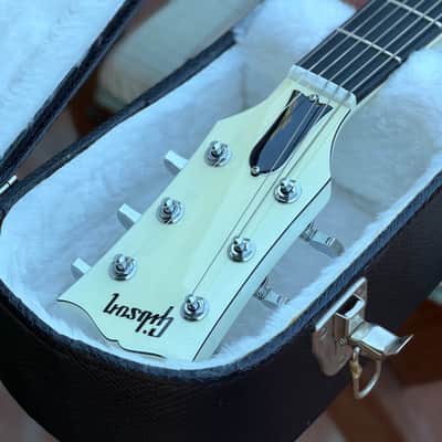 Gibson Signature Les Paul Guitar with OHSC 2012 - Excellent image 5