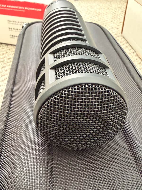 Electro-Voice RE20 Microphone w/ Suspension Shockmount (Black) + Case image 1