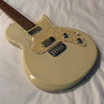 2007 Taylor SB1 Classic - Made in USA - Aged Translucent White - Free Pro Setup - Weighs only 7.5 lbs image 4