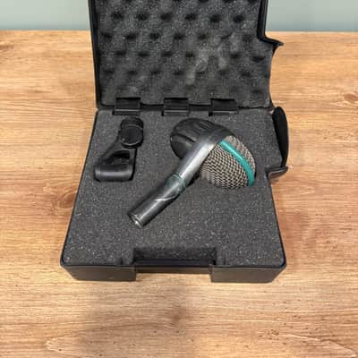 Vintage AKG D112 Kick Microphone w/ Hard Case and Clip image 3
