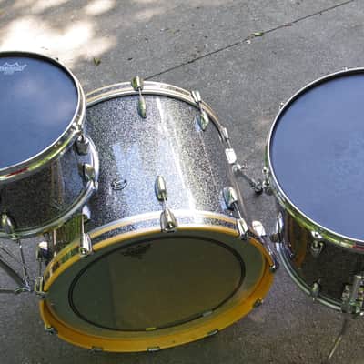 Gretsch Renown Blue metal sparkle Maple black silver blue Drum set kit 22 bass 16 12 tom 3 piece image 6