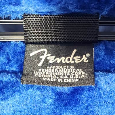 Fender Guitar Case - Stratocaster/Telecaster- Silver/Blue Model #: 0996102324 image 8