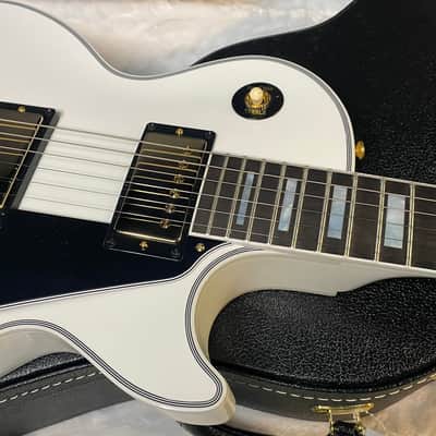 NEW! Gibson Les Paul Custom - Alpine White - Ebony Board - Authorized Dealer - Only 9.5 lbs - G06451 image 3