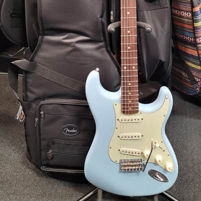 Fender Vintera III Early '60s Stratocaster Sonic Blue, Dlx Gig-Bag! image 2