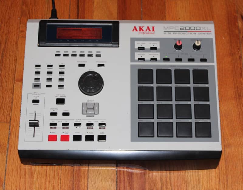 【美品】MPC2000XL（ZIPドライブ）アカイAKAI AKAI MPC2000XL, CUSTOM BLACK TRIM, ORANGE LCD BACKLIGHT, INTERNAL