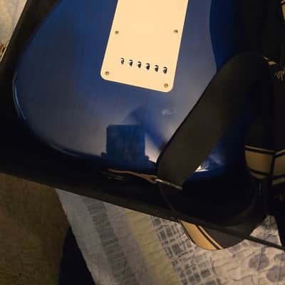 Fender Deluxe Players Stratocaster with Rosewood Fretboard 2015 - Sapphire Blue Transparent with Hard Case image 2