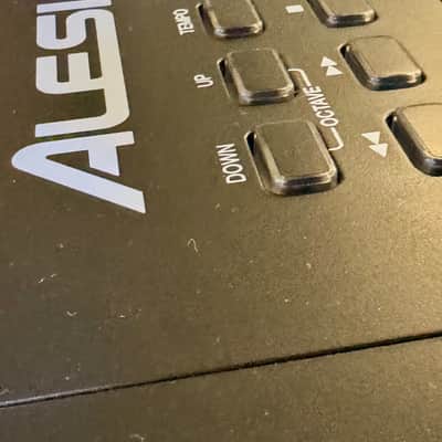 Immagine Alesis VI61 61-Key USB/MIDI Keyboard Controller - 2
