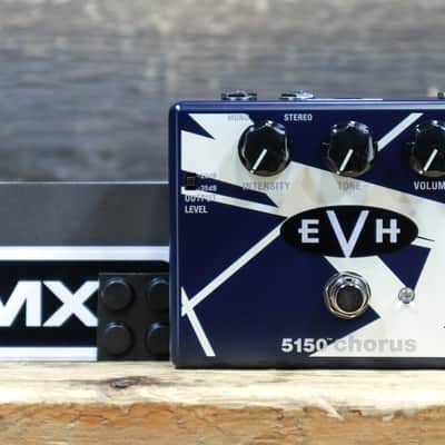 MXR EVH 30 5150 Chorus Eddie Van Halen Classic Chorus Stereo Output Effect Pedal image 9