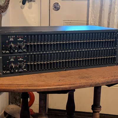 dbx 2231 2-Channel 31-Band Graphic Equalizer/Limiter w/ Type III Noise Reduction 2010s - Black image 1