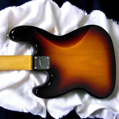 Fender Jaco Pastorius Fretless Jazz, 3-Tone Sunburst w/ Pau Ferro image 9