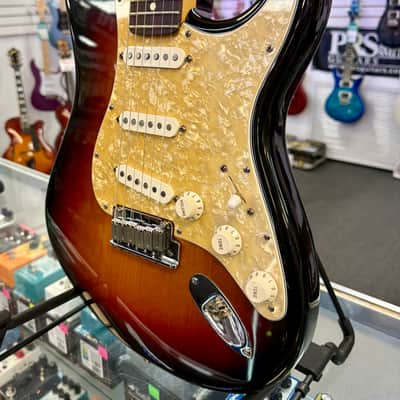 Fender American Stratocaster 2001, Sunburst with Case - Pre Owned image 5