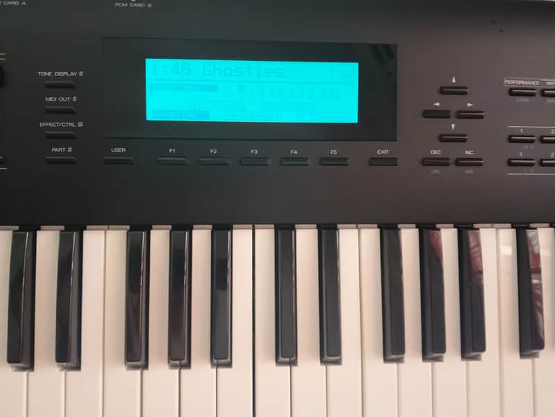 Roland D-70 76-Key Super LA Synthesizer | Reverb