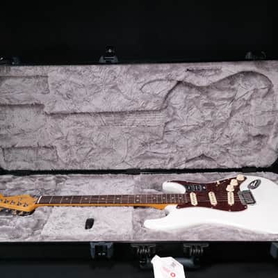 MINT MINT Fender American Ultra Stratocaster - Rosewood Fingerboard - Arctic Pearl 254 image 7