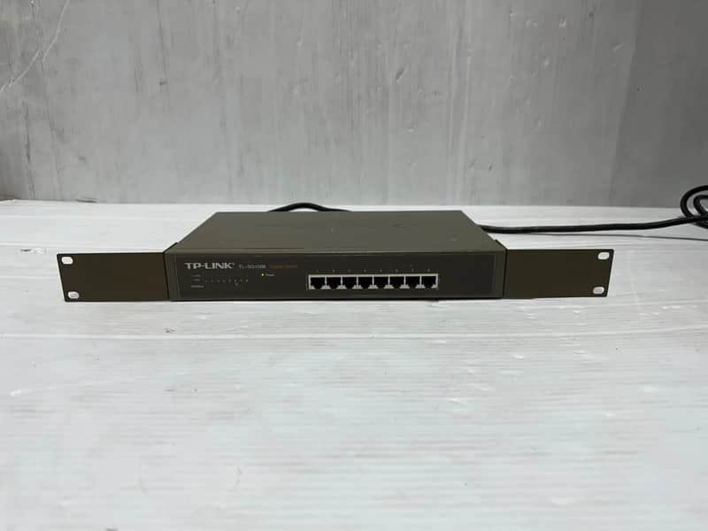 TP-LINK TL-SG1008 8-Port Gigabit Switch #2992 (One) THS image 1