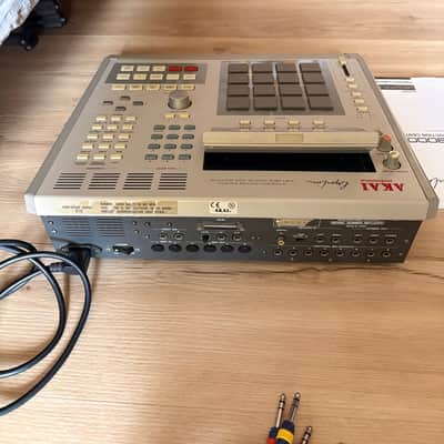 Akai MPC3000 with the original manual + multicore + new floppies + coaxial cable image 19