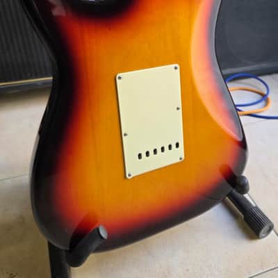 Immagine Fender Stratocaster ST62  2002 - Sunburst - 3