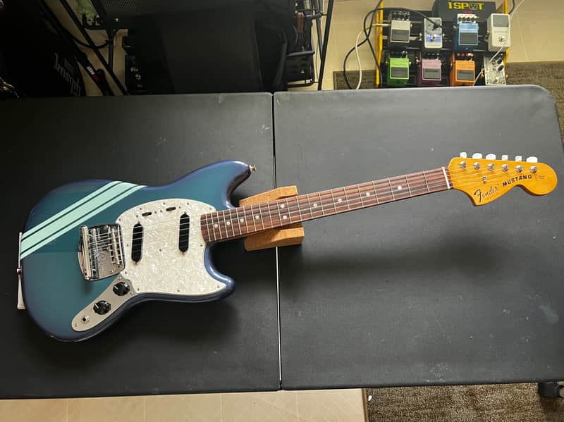 Fender Vintera II '70s Competition Mustang with Rosewood Fretboard 2023 - 2026 - Competition Burgundy