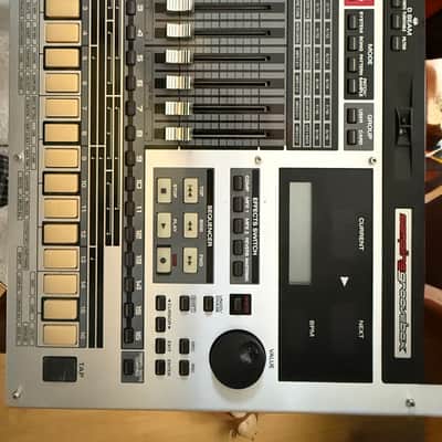 Roland MC-808 Groovebox 2010s - Silver