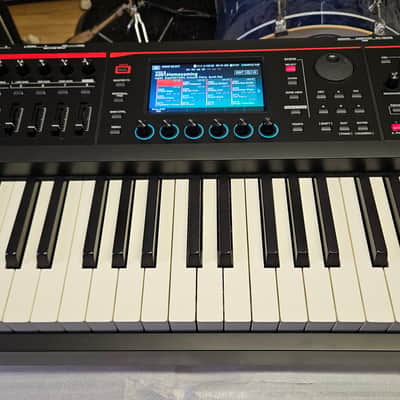 Roland FANTOM-08 88-Key Workstation, B-stock from Roland UK. Full 2 yr warranty. MINT image 3