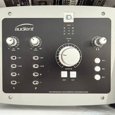 Audient ID22 in great condition image 1