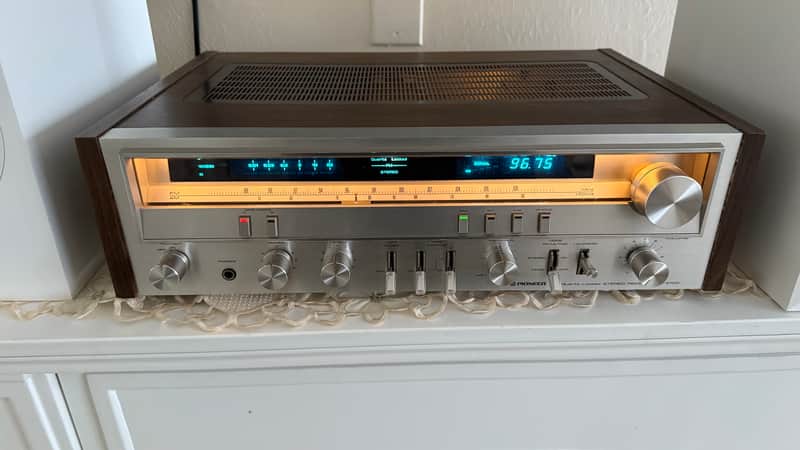 Pioneer SX-3700 45-Watt Stereo Solid-State Receiver 1980 - 1981 - Silver image 1