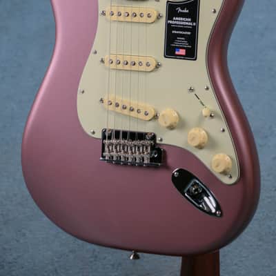 Fender DE American Professional II Stratocaster - Burgundy Mist Metallic - US240023330 - Clearance image 4