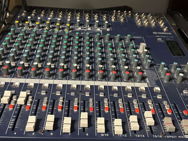 Yamaha MG16XU 16 Channel Analog Mixer 2016 - Present - Black image 1