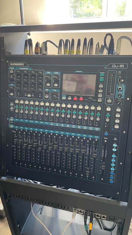 Allen & Heath QU-16 16-Channel Digital Mixer 2013 - Present - Black image 1