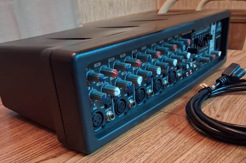 Behringer PMP518M Powered Mixer image 1