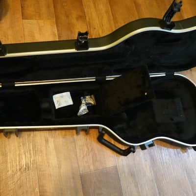SKB 1SKB-FS-6 Deluxe Strat / Tele Guitar Hard Case with TSA Latches 2010s - Black image 2